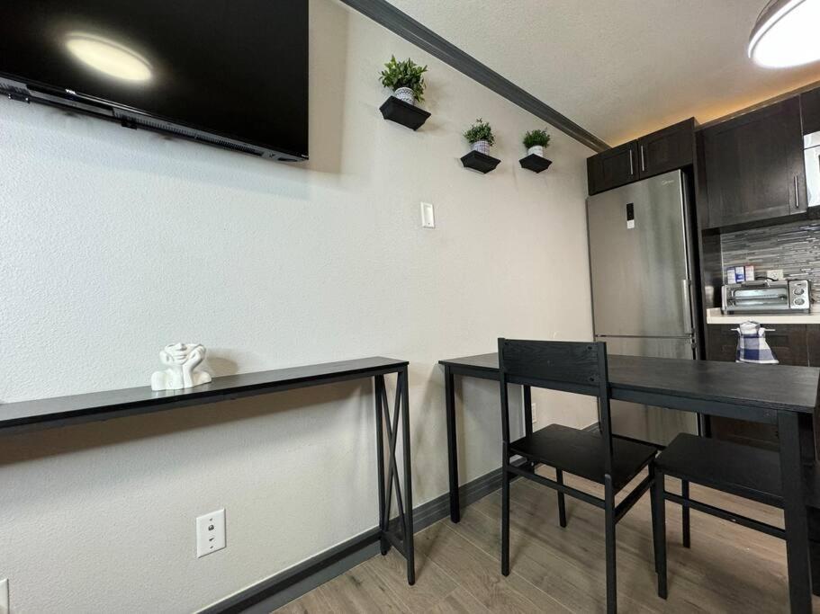 Modern Condo Near Fremont Street Лас Вегас Екстериор снимка