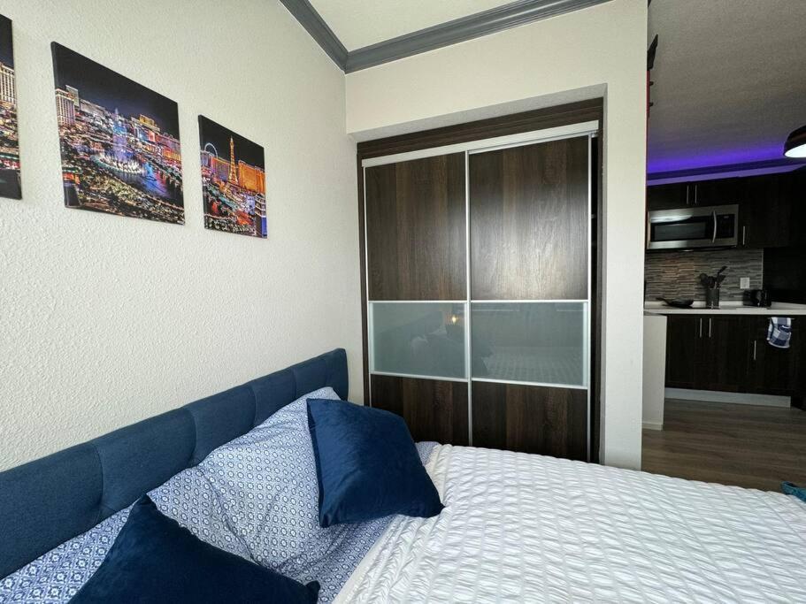 Modern Condo Near Fremont Street Лас Вегас Екстериор снимка