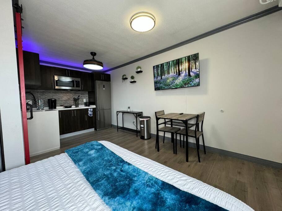 Modern Condo Near Fremont Street Лас Вегас Екстериор снимка