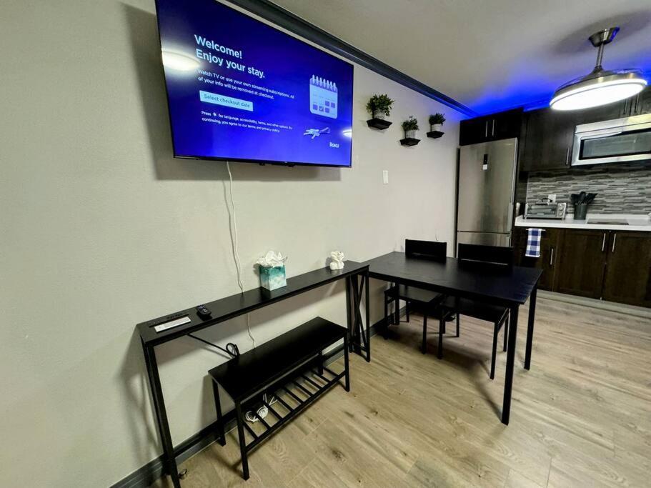 Modern Condo Near Fremont Street Лас Вегас Екстериор снимка